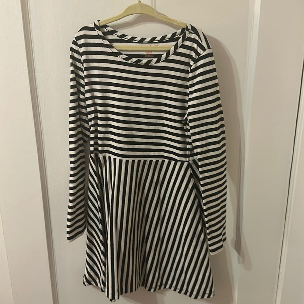 Cat & Jack 7/8 Black & White striped dress